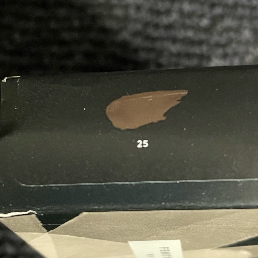 Fenty 25 Eaze Drop Blurring Skin Tint - Picture 3 of 4